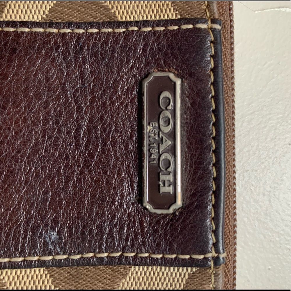 Coach Wristlet - Picture 4 of 8